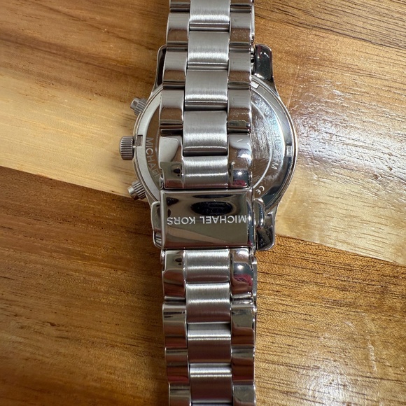 Michael Kors Women’s Watch MK5428 (Runway Silver Dial Silver Steel Strap) - Picture 3 of 7